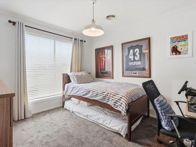 1 / 5 HOSKEN STREET, Altona Meadows