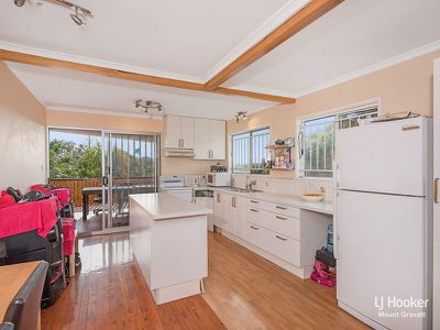 2 Damalis Street, Woodridge