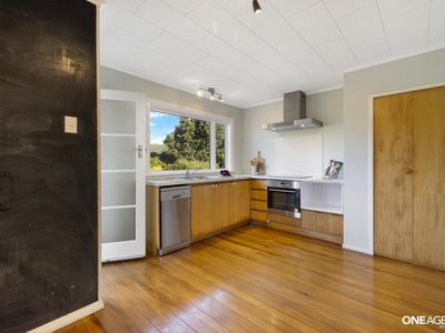 9 Woodstock Terrace, Tawa