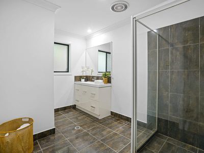 14 HILLVIEW PARADE, Ashmore