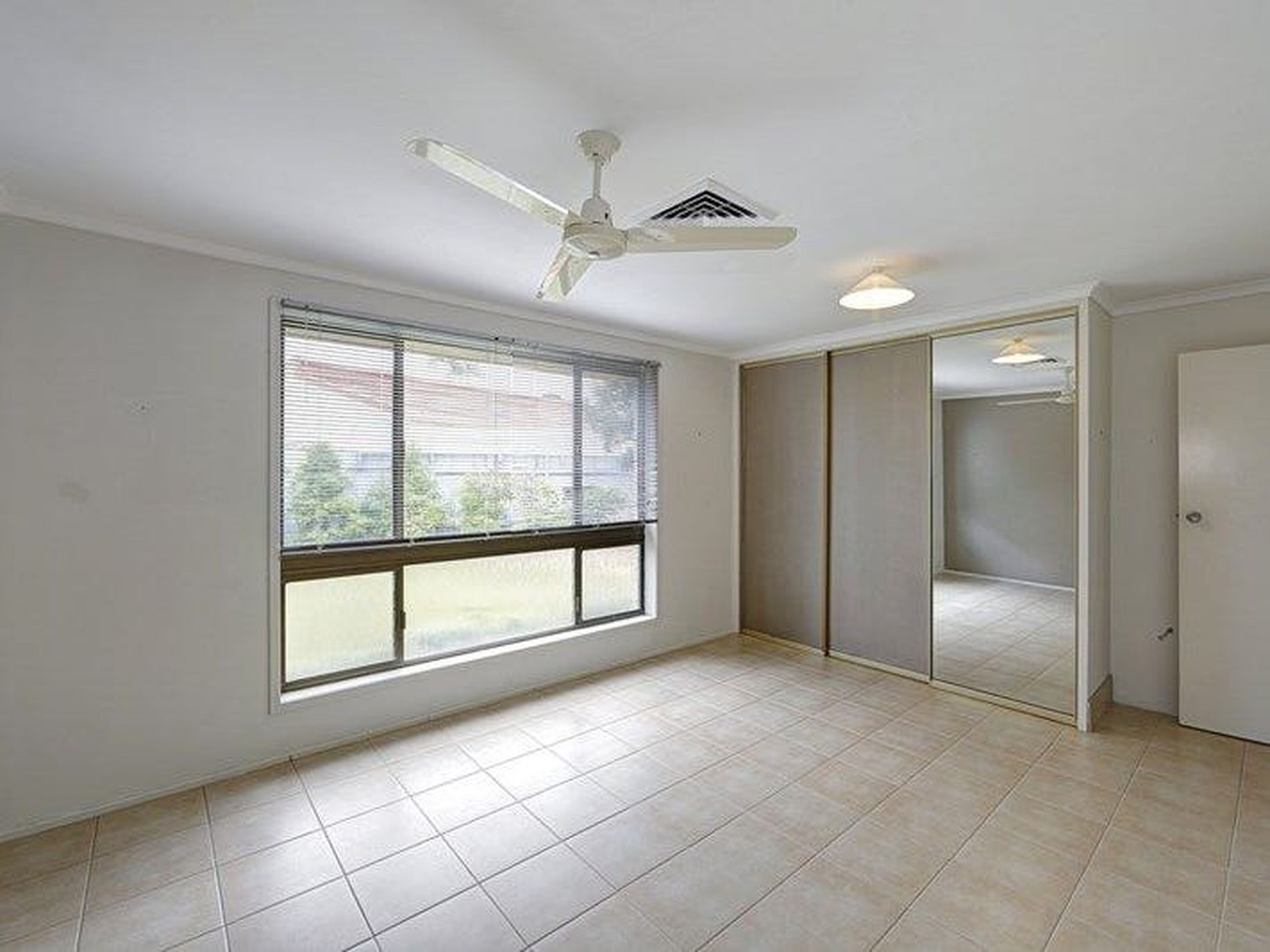 2 / 5 Newton Court, Bargara