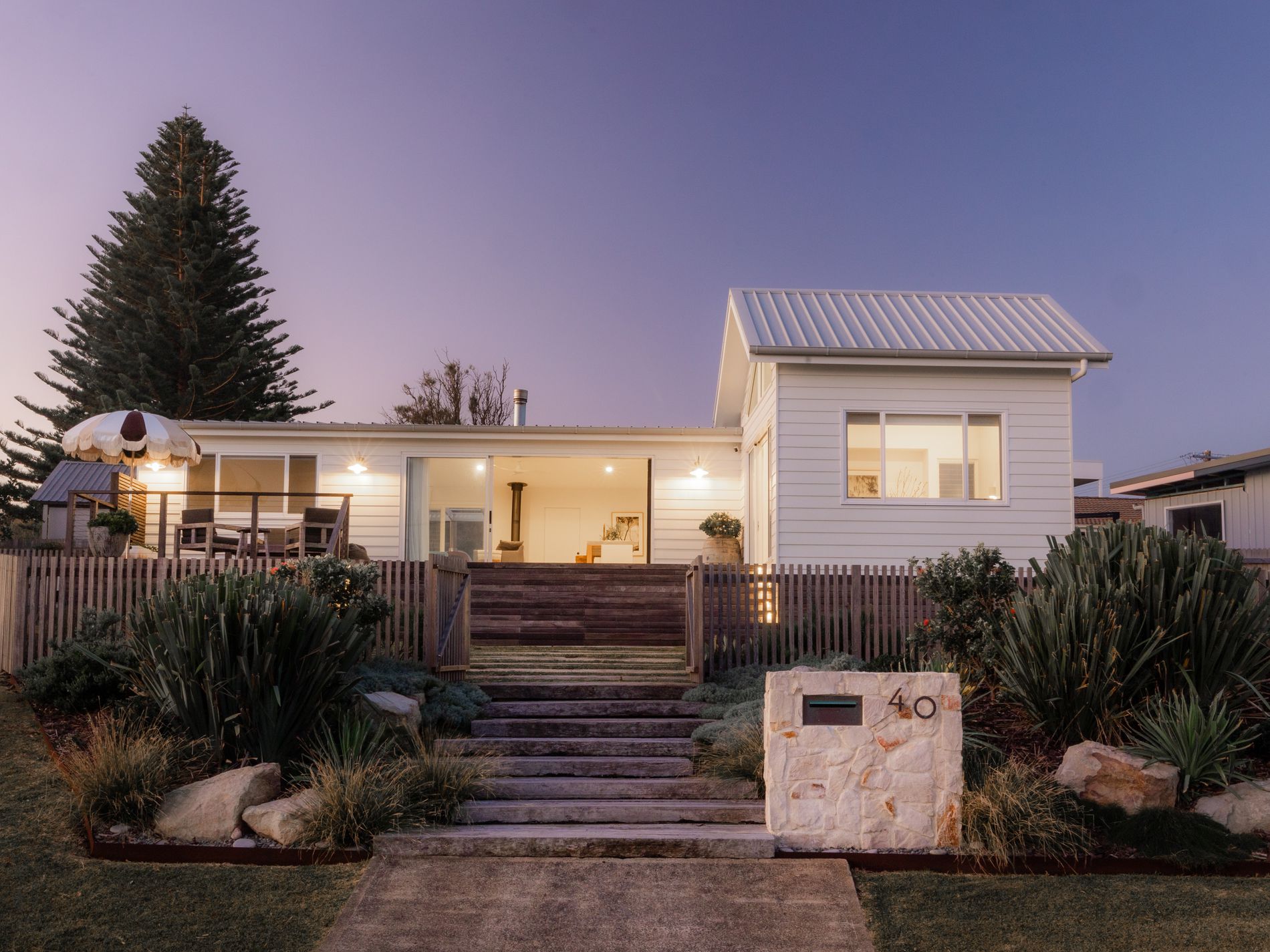 40 Sunset Strip, Manyana