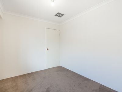 594 Safety Bay Rd, Waikiki