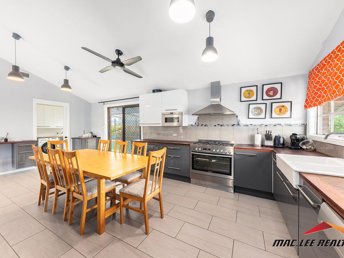 27 Station Road East, Fountaindale