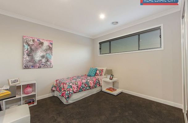 44 Perugia Avenue, Greenvale