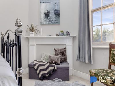 100 Railway Road, Elmore