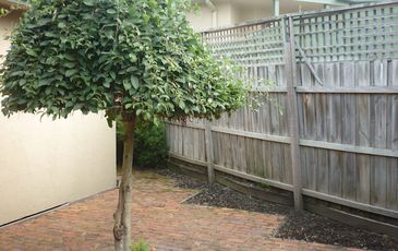 2 / 10 Queens Court, Berwick