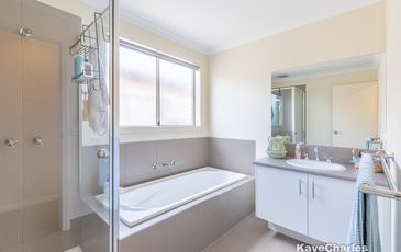 9 Heathcote Grove, Officer