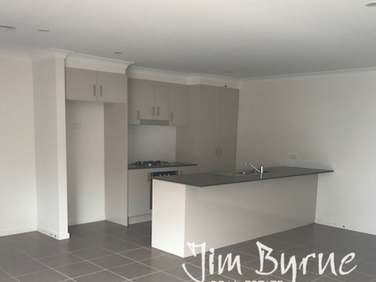 7 Nebula Lane Cranbourne East Jim Byrne Real Estate