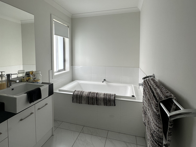 2B Honeybee Place, Ningi