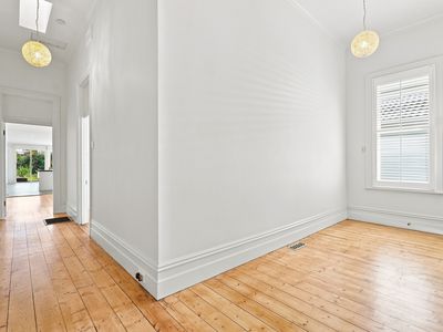 211 Douglas Parade, Newport