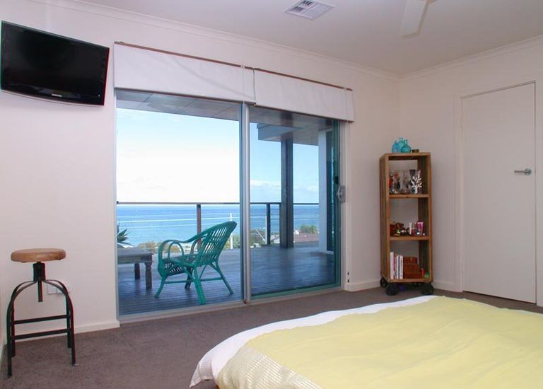 8 Columbia Crescent, Hallett Cove