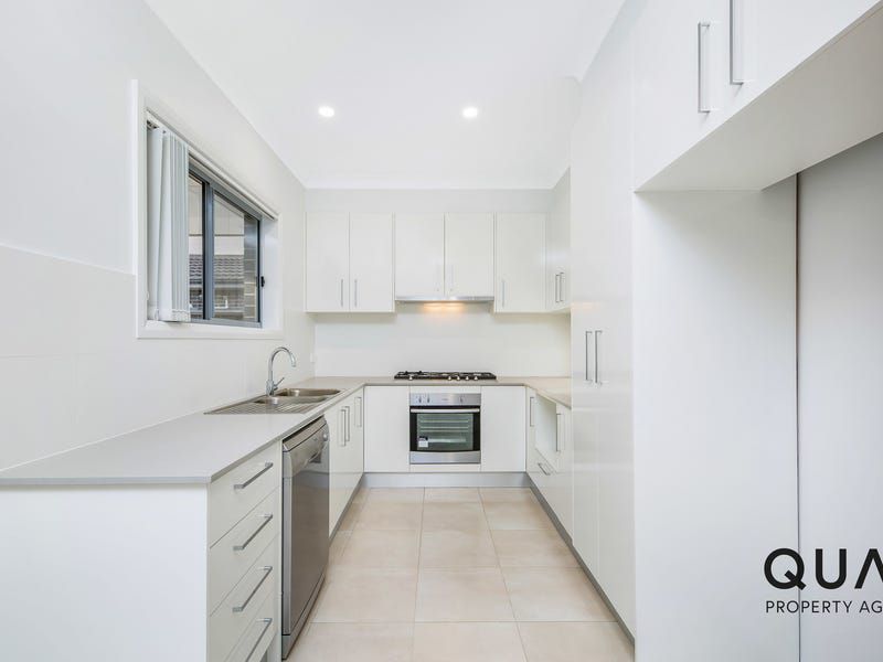 225 Village Circuit, Gregory Hills
