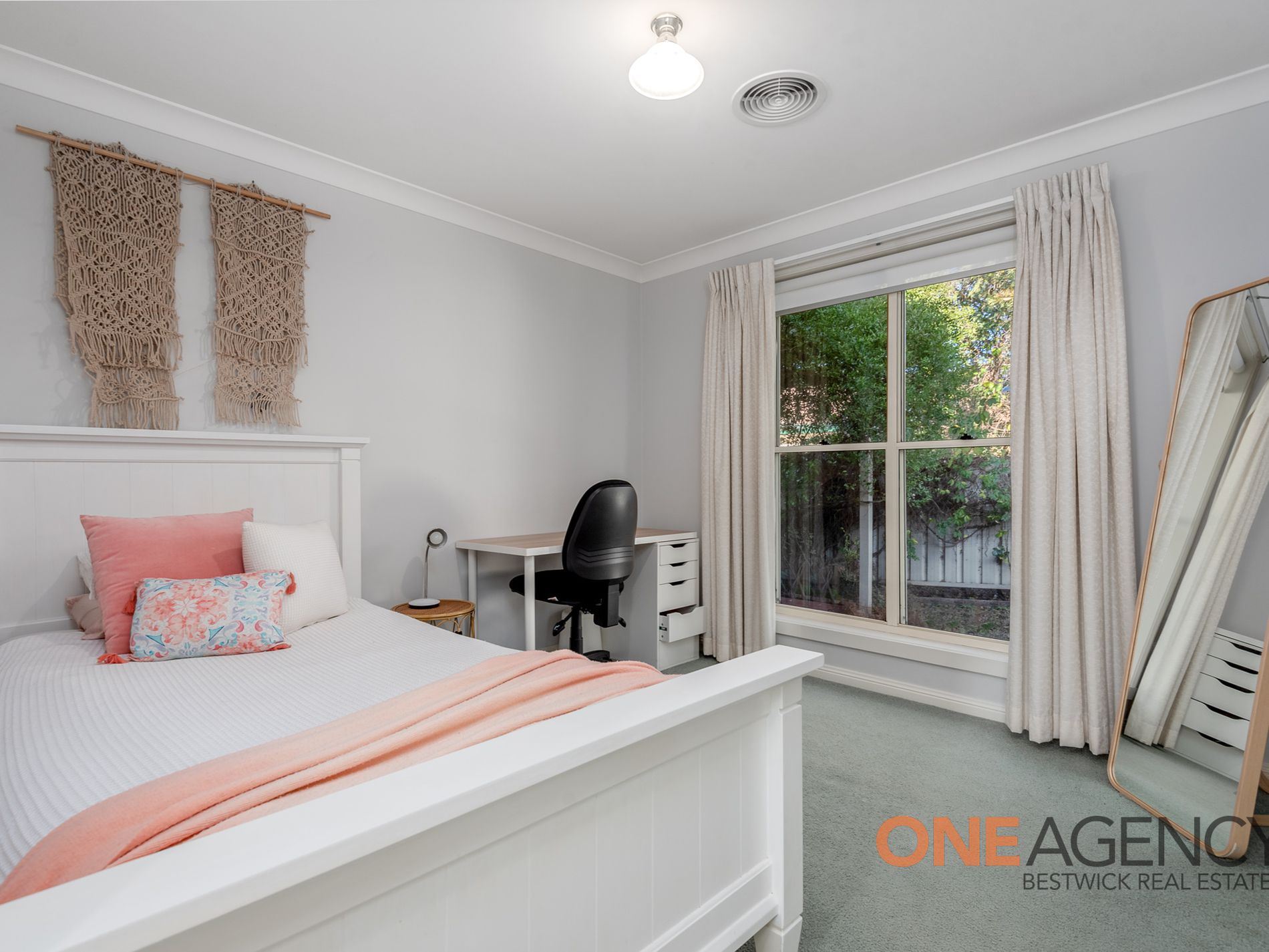 10 Pryce Parade, Abercrombie