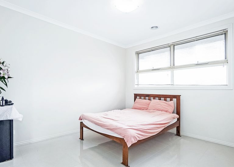 2 / 5 Risdon Drive, Notting Hill