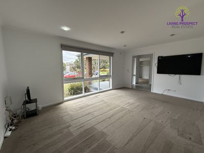 10 Nuragi Court, Werribee