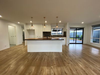 2 Riverside Avenue, Werribee