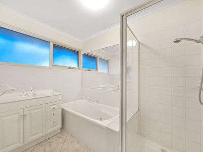 6 Ayres Close, Cranbourne North