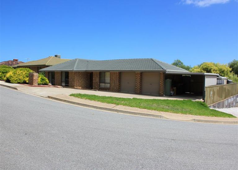 9 Zeevalk Avenue, Hallett Cove