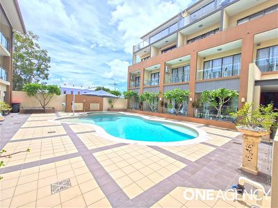 305 / 350 Esplanade, Scarness