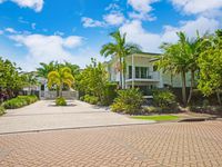10 Grand Pde, Kawana Island