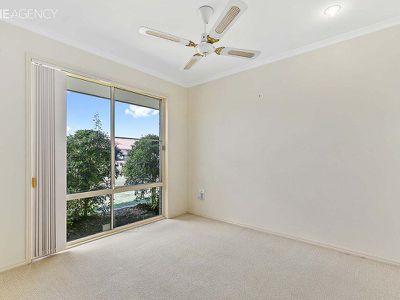6 Banks Court, Torquay
