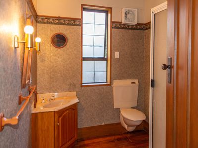 32 Garfield Avenue, Roslyn