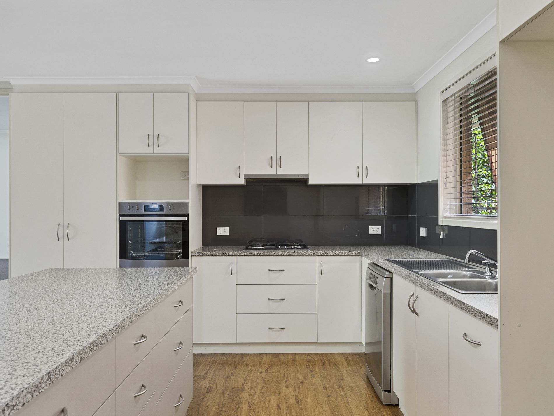 2 HEFFEY COURT, Seymour