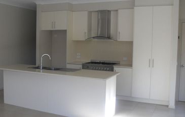 33 Grasslands Way, Officer