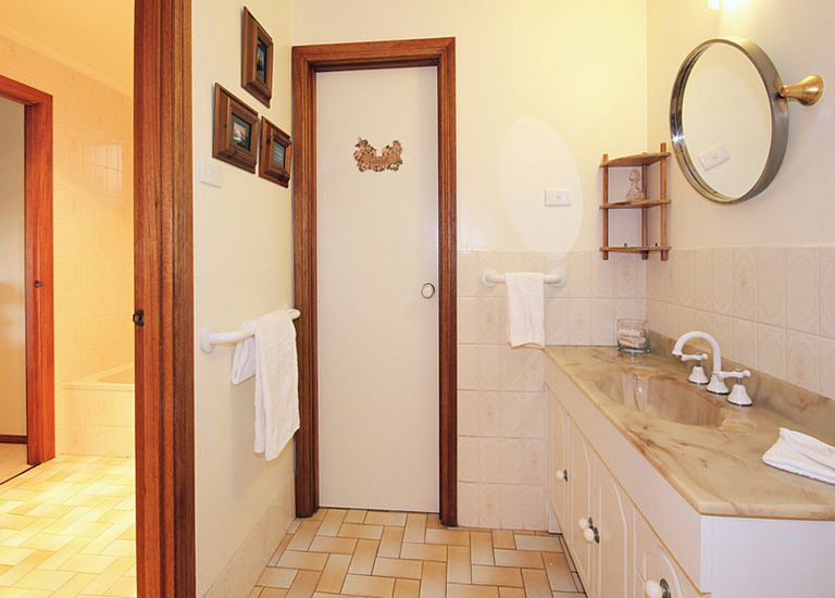 5 Neeangarra Crescent, Hallett Cove