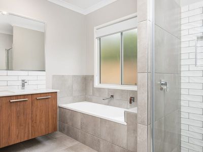 2 / 3 Outlook Rise, Mooloolah Valley