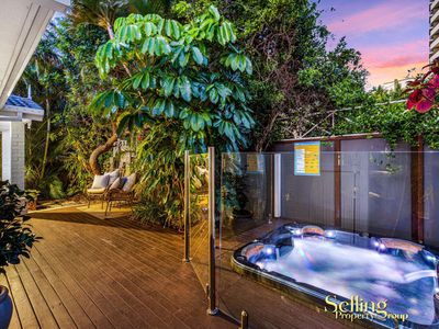 16B Oak Avenue , Surfers Paradise