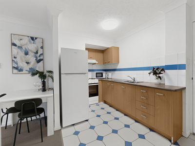 6 / 21-27 MARKWELL AVENUE, Surfers Paradise