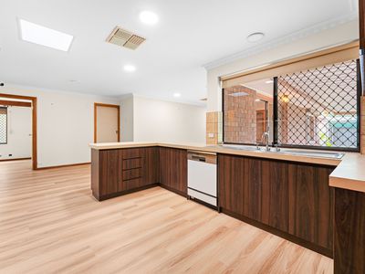 1077 Lower North East Road, Highbury