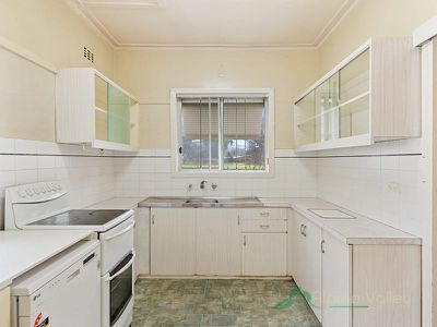 10 Lakeside Avenue, Mount Beauty