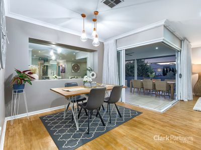 2 Lefroy Court, Warner