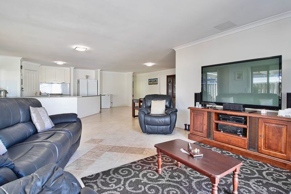 17 Amity Circuit , Shoalwater
