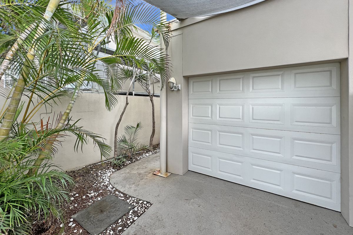 1 / 12 Tamborine Street, Mermaid Beach