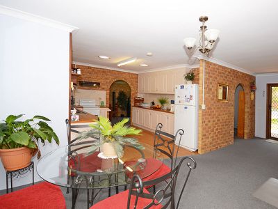 19 BUNKER AVENUE, Urraween