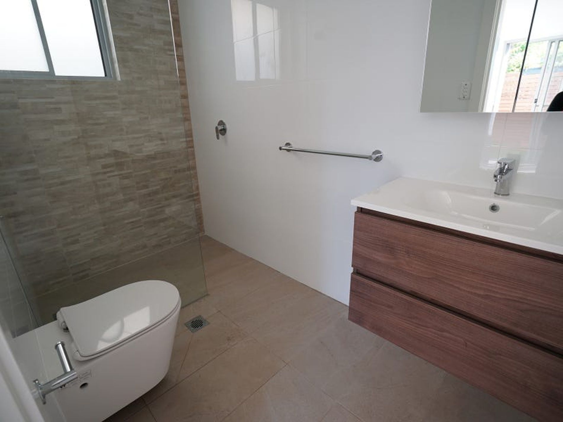 11A Blackwall Point Road, Chiswick