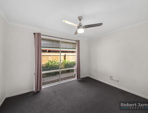 5 BEDROOM HOME WITH PARK RESERVE BACKDROP image 19