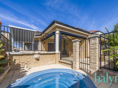 6 Hinkler Loop, Maylands