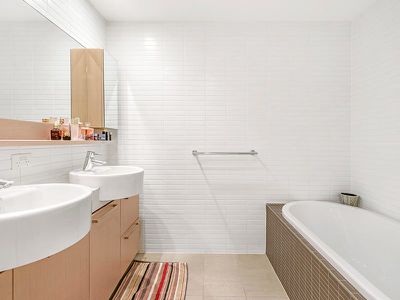3106 / 323 Bayview Street, Hollywell