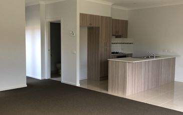 14 Grandvue Blvde, Pakenham