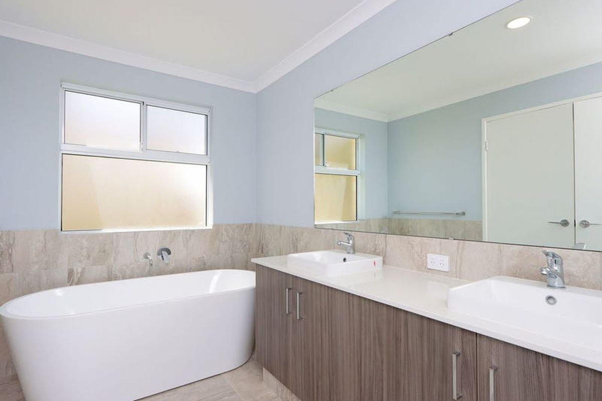 12A Lincoln Road, Morley