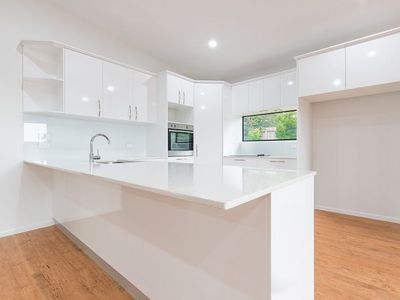 2 Sommerset Drive , Atherton