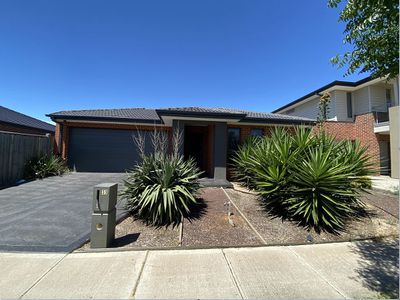 33 Peroomba Drive, Point Cook
