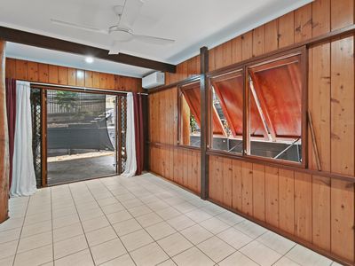 7 THORNTON COURT, White Rock