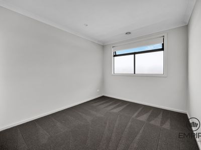 19 Stonefox Circuit, Clyde North