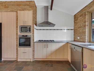 33 Redheart Drive, Thornlie